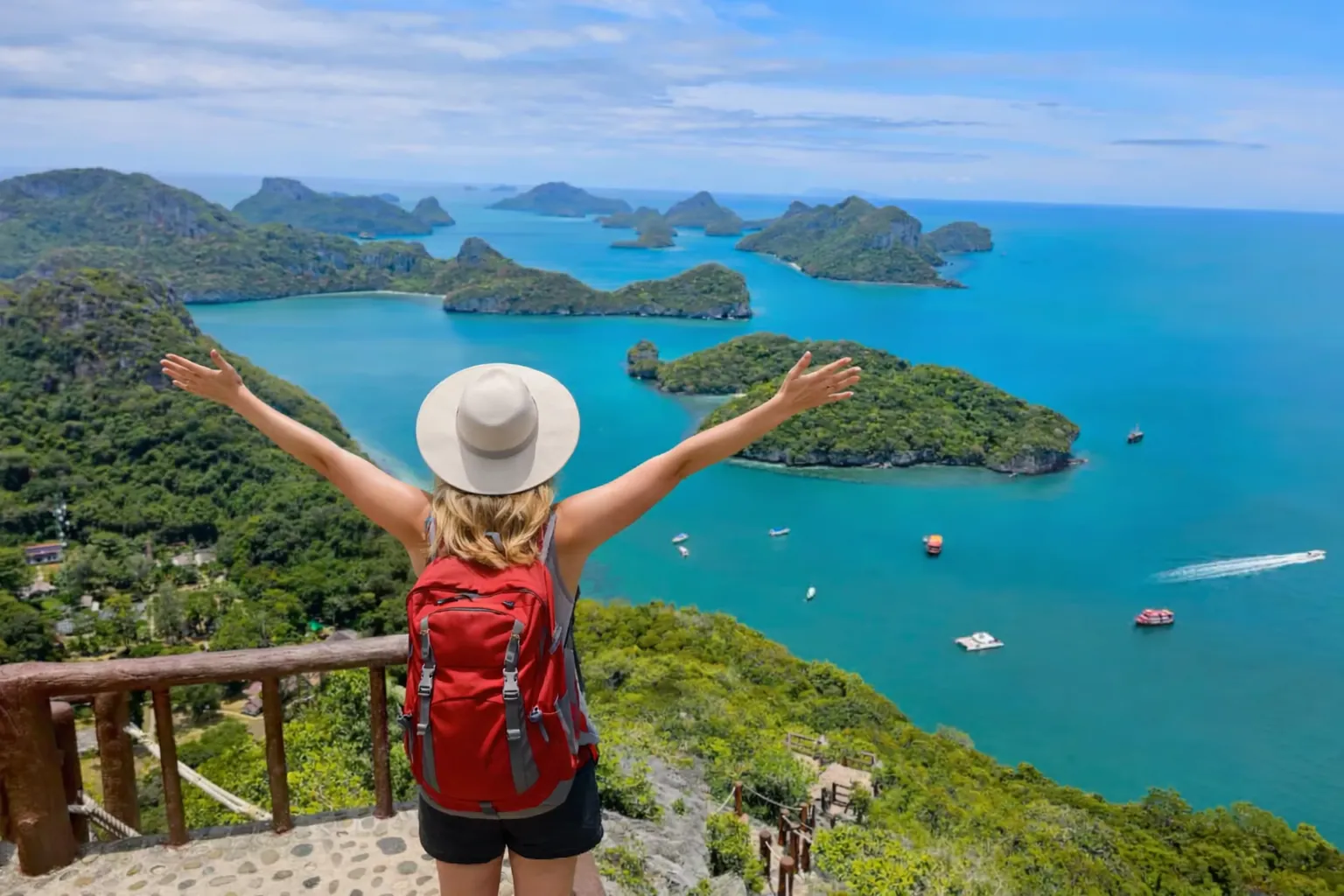 Snorkelling stop on a direct Ang Thong Marine Park speedboat tour from Koh Phangan